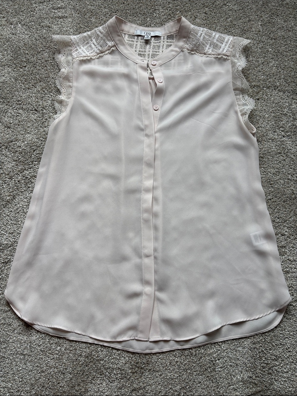 Oasis Sleeveless Lace-Yoke Blouse in Soft Blush